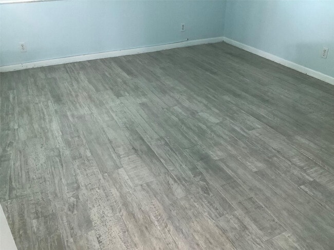 Building Photo - 70 Normandy B