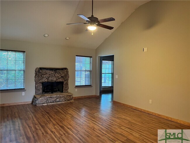 Building Photo - 233 Wild Rose Dr