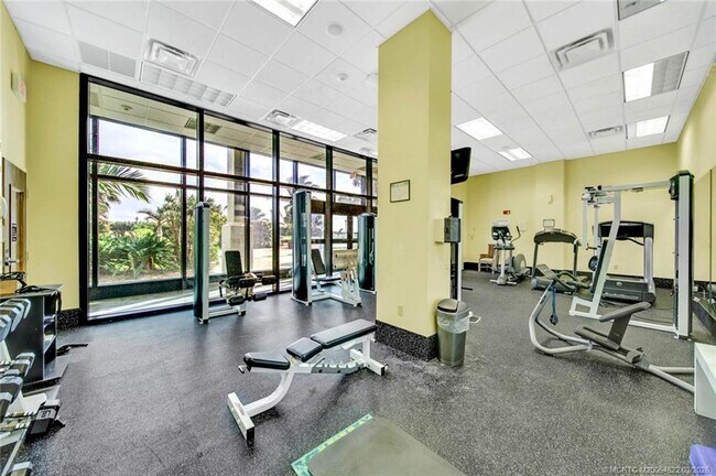 Building Photo - 10410 S Ocean Dr