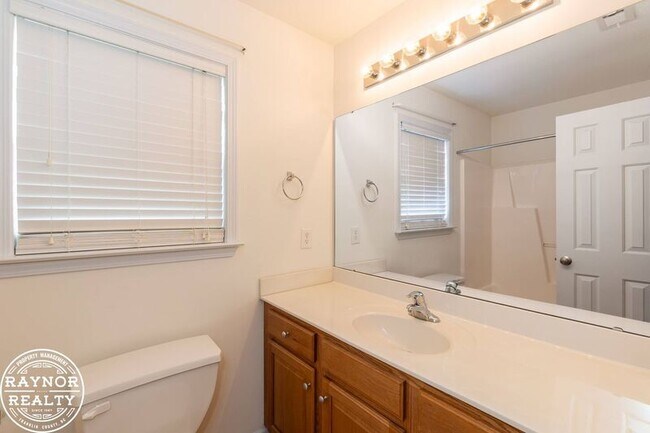 Building Photo - 335 Moonlight Dr