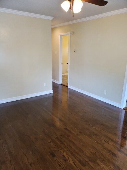 Building Photo - 421 N Ditmar St