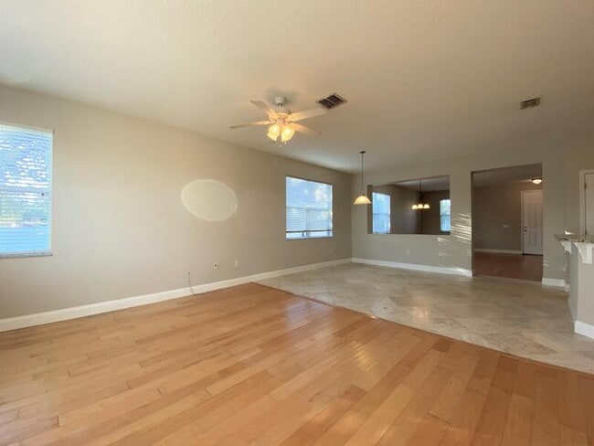 Building Photo - 10060 Stratford Pointe Ave