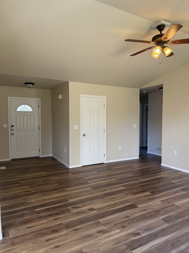 Building Photo - 1165 Sun School Cir