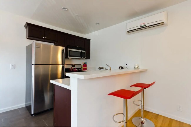 Building Photo - 1811 Ivar Ave