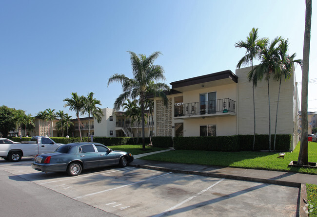 Primary Photo - Crescent Arms Apartments