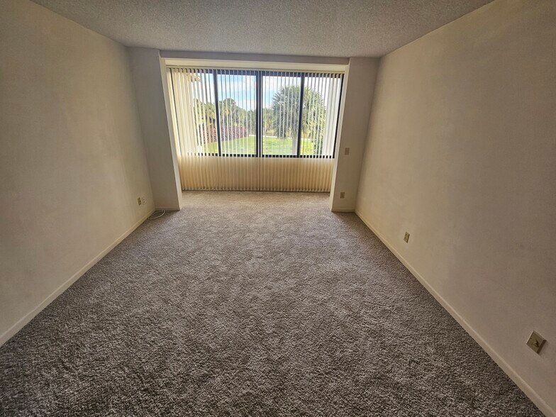 Building Photo - 4770 Fountains Dr S