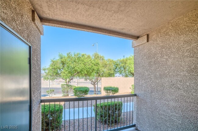 Building Photo - 8000 W Badura Ave