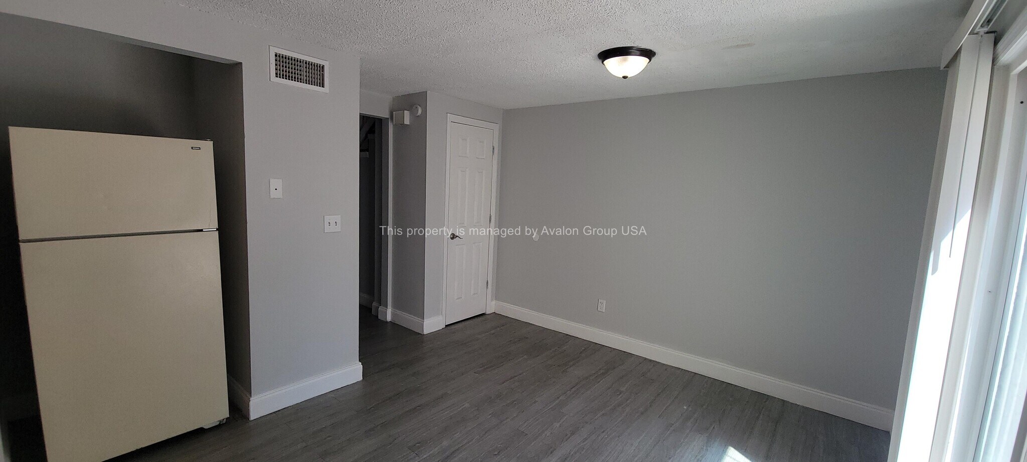Building Photo - 2648 Sunrise Village Dr