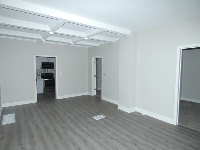 Building Photo - 1004 E 22nd Ave