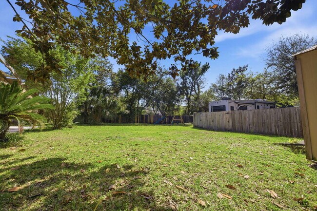 Building Photo - "Charming 4-Bedroom Shalimar Retreat- Power Included With Rent!"
