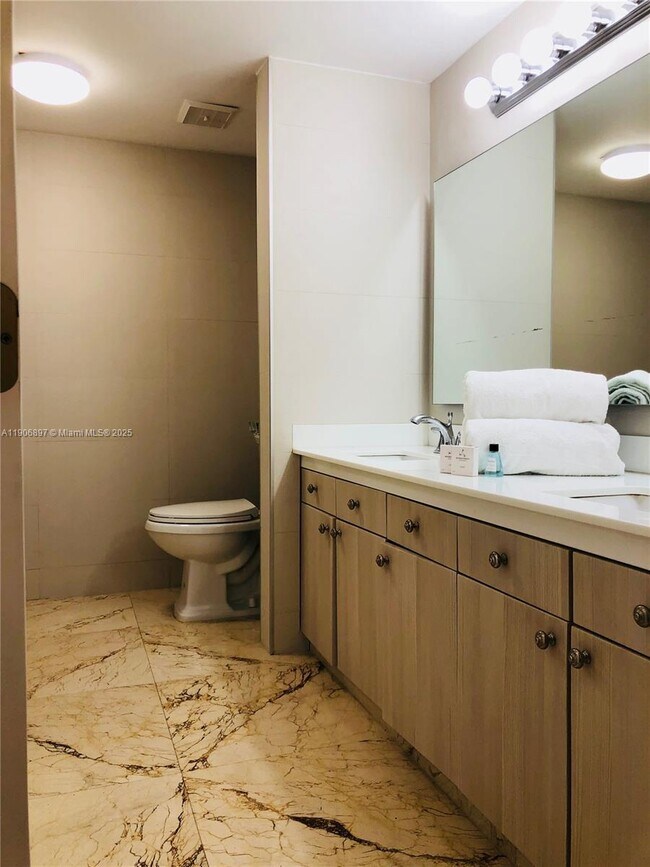 Building Photo - 3610 Yacht Club Dr