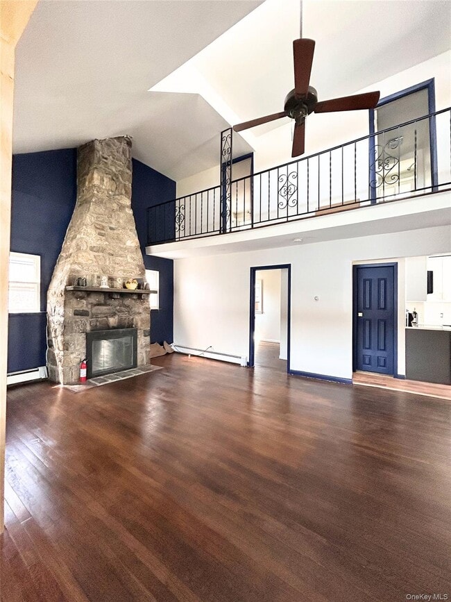 Building Photo - 451 E Main St