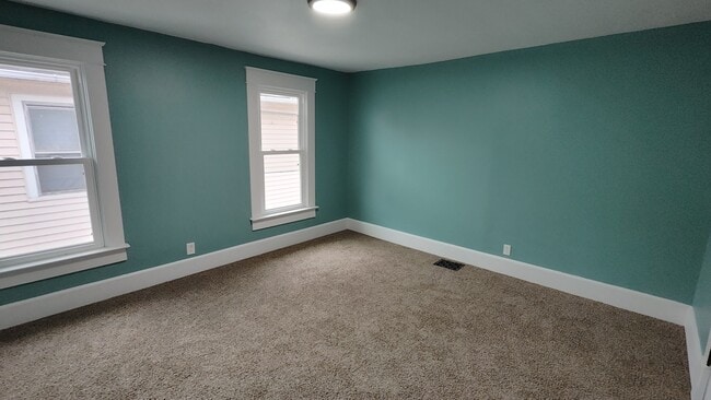 Building Photo - 1227 Maysville Ave