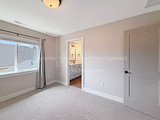 Building Photo - 8423 W Brooks Dr