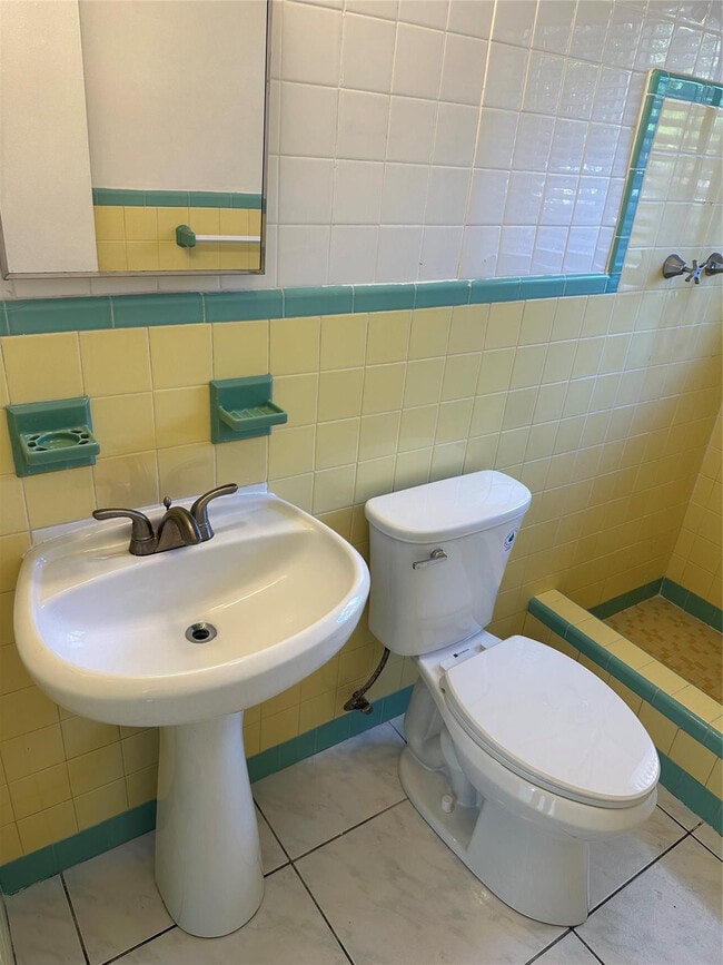 Building Photo - 1101 NE 17th Way