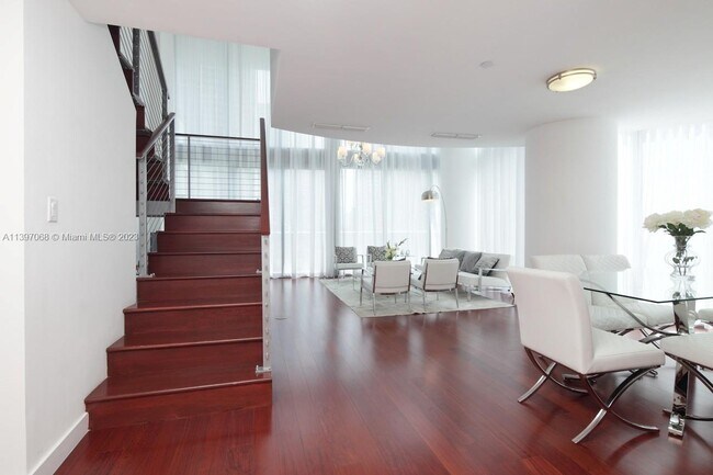 Building Photo - 200 S Biscayne Blvd