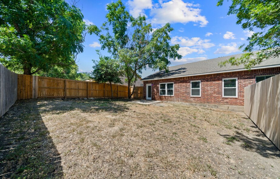 Building Photo - 521 Clearfield Dr