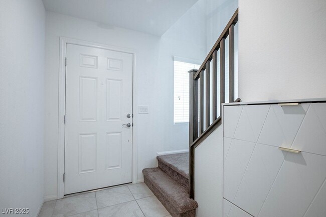 Building Photo - 611 Sedum Ave.