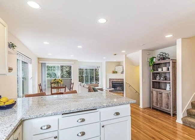 Building Photo - Nice 3 beds/ 2 baths Townhouse In Greenwood!