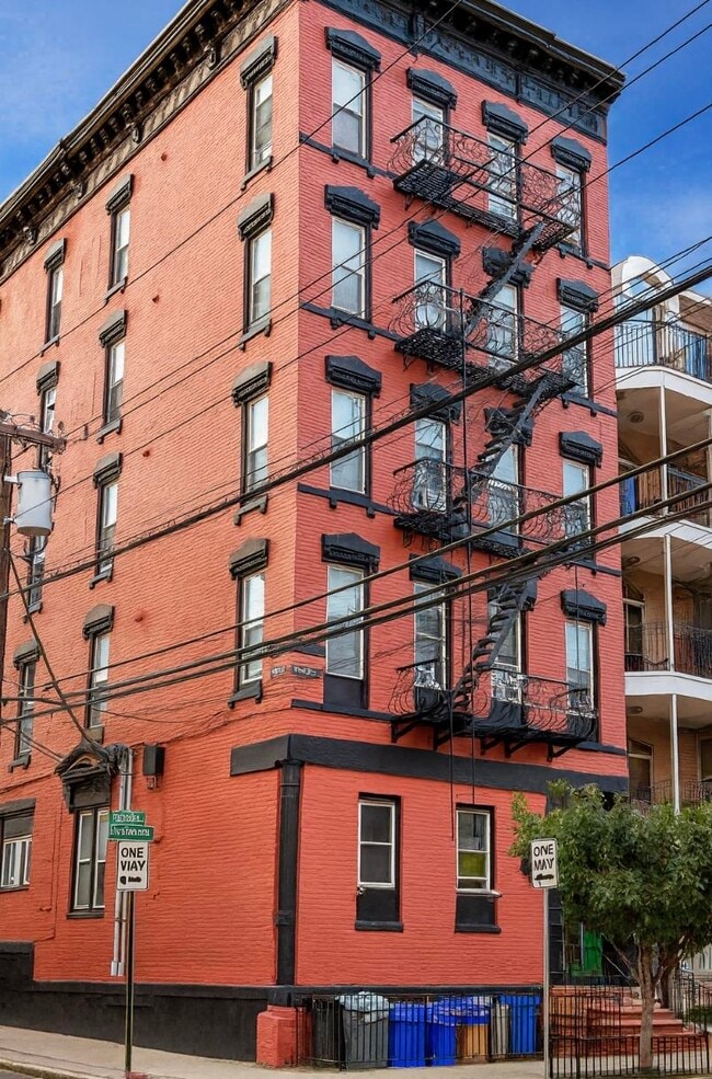 Building Photo - 235 Monroe St