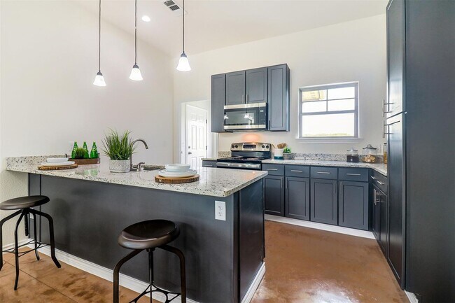 Building Photo - Charming 3-Bedroom Townhome near Lake Tawakoni!