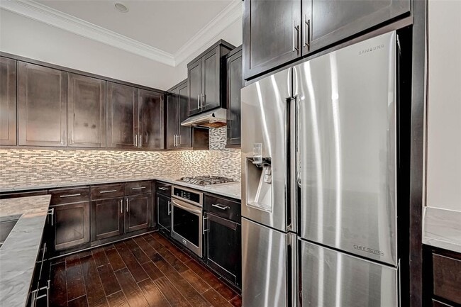Building Photo - 6711 Saxton Manor St