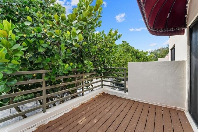 Building Photo - 5610 S Ocean Blvd