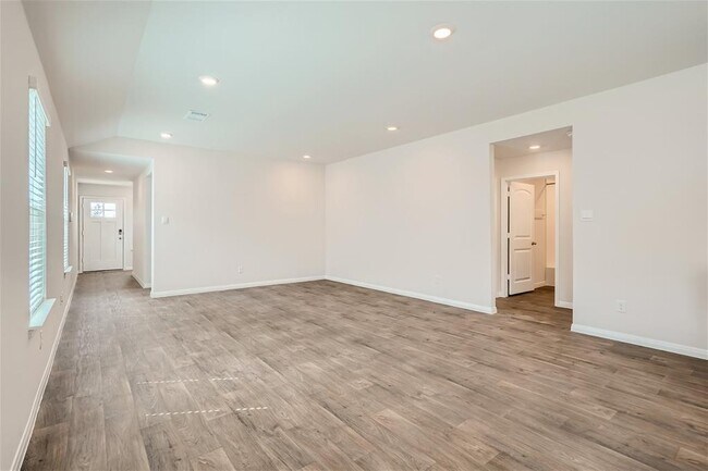 Building Photo - 117 Alamo Vine Ct