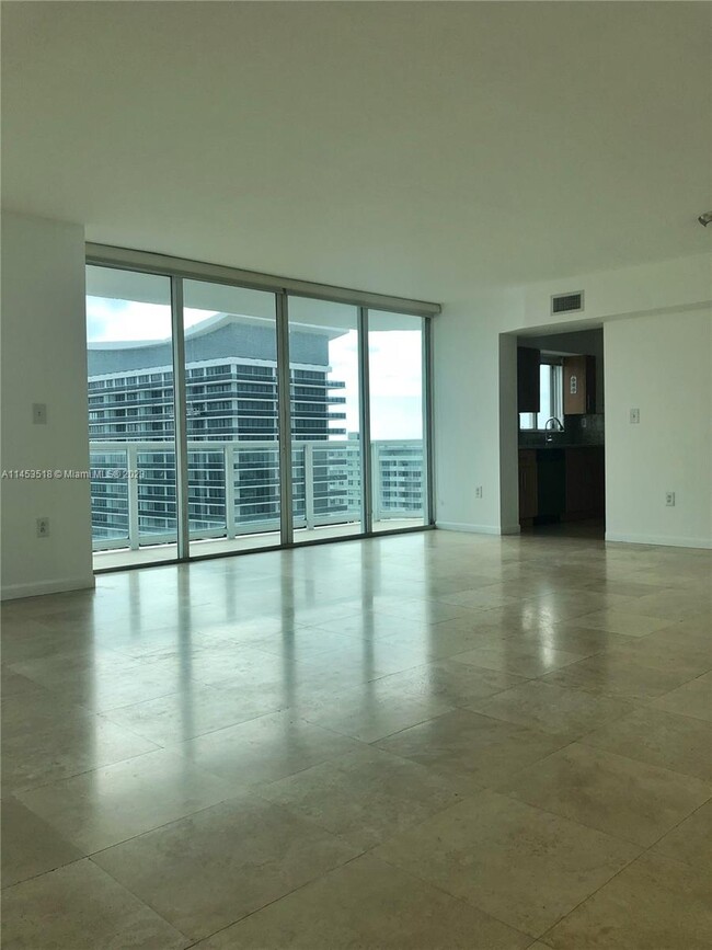 Building Photo - 5900 Collins Ave