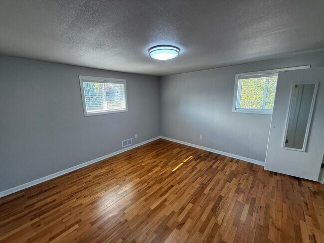 Building Photo - 1330-1334 SW 8th Ave Triplex/crema102-626