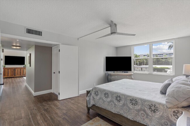 Building Photo - 1 Harbourside Dr