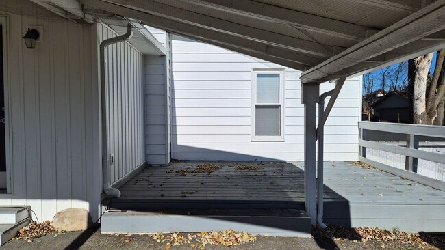 Building Photo - Charming Downtown Sunbury Home!