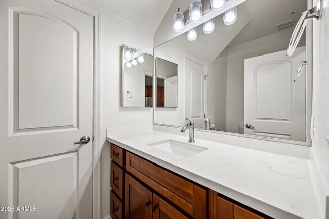 Building Photo - 4608 W Maryland Ave