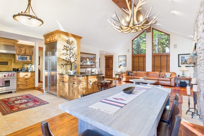 Building Photo - 593 Meadowood Dr