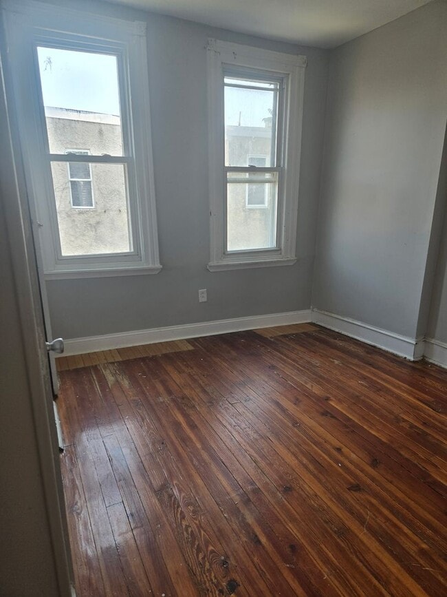 Building Photo - Beautiful 4-Bedroom Home with Central Air, Gas Heating  Laundry