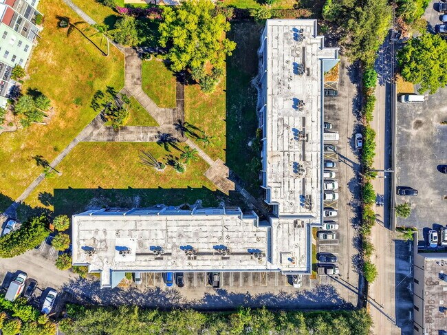 Building Photo - 1630 Embassy Dr