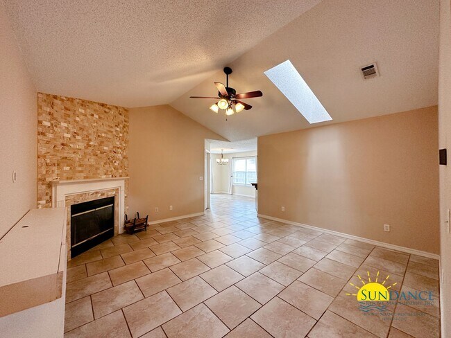Building Photo - Adorable 3 Bedroom Home located  in Fort Walton Beach Home!