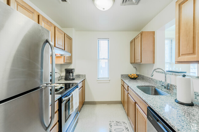 2 BR, 1 BA - 850 SF - Langham Court Apartments