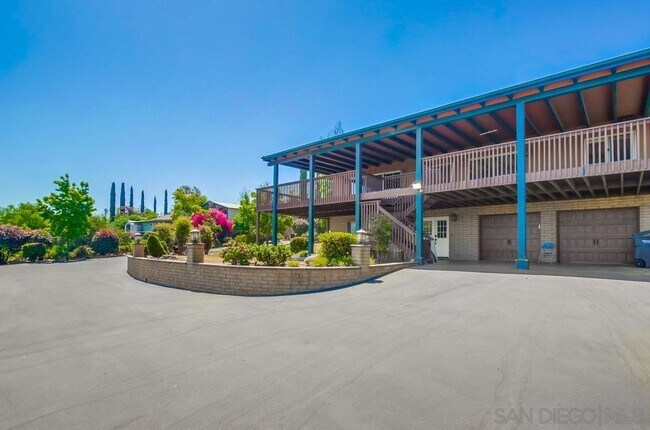 Building Photo - 145 La Cresta Heights Rd