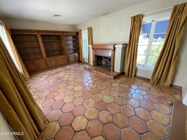 Building Photo - 2021 N Alvarado Rd