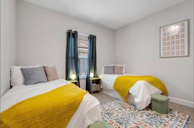 Building Photo - 2047 Hansel Hl Dr