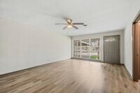 Building Photo - 5413 Vae Dr