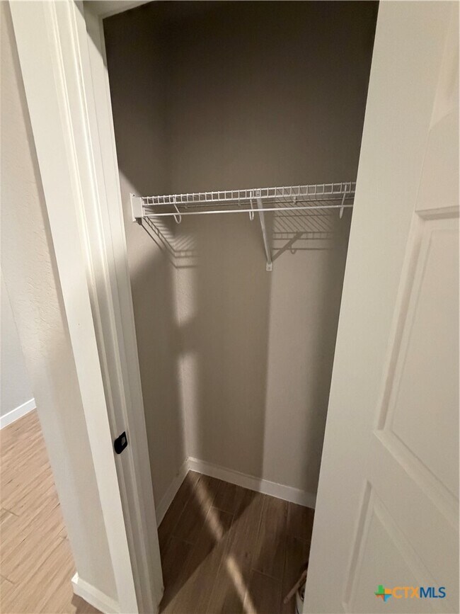 Building Photo - 1100 RIVER WOOD