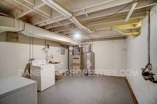 Building Photo - 1115 Secor Rd