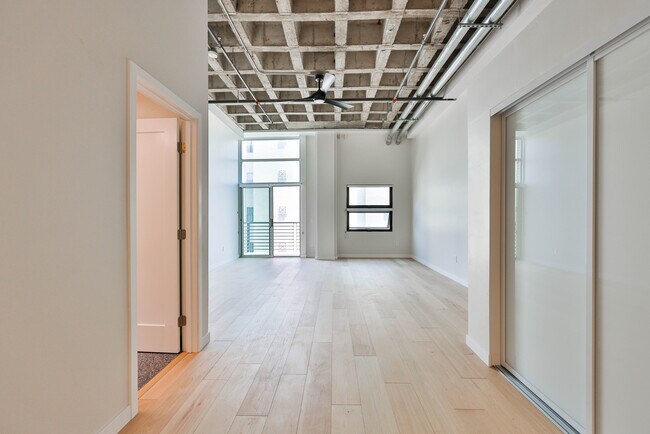 Building Photo - 3211 Fifth Ave