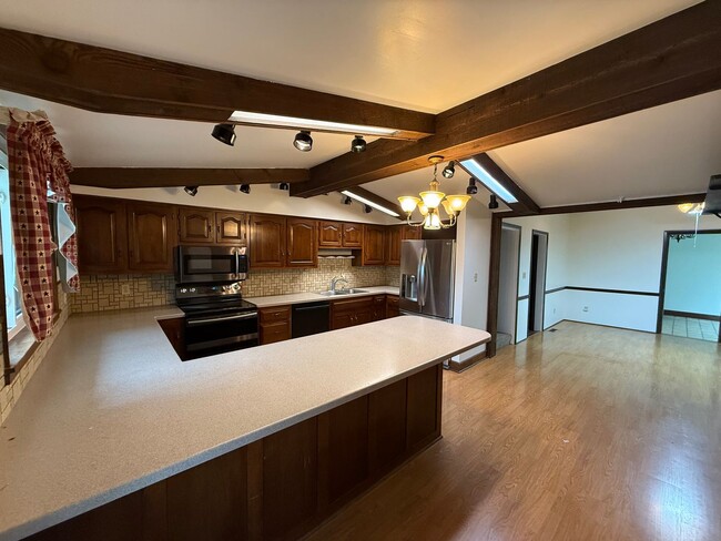 Building Photo - 3 Bedroom, 2 Bathroom House for Rent
