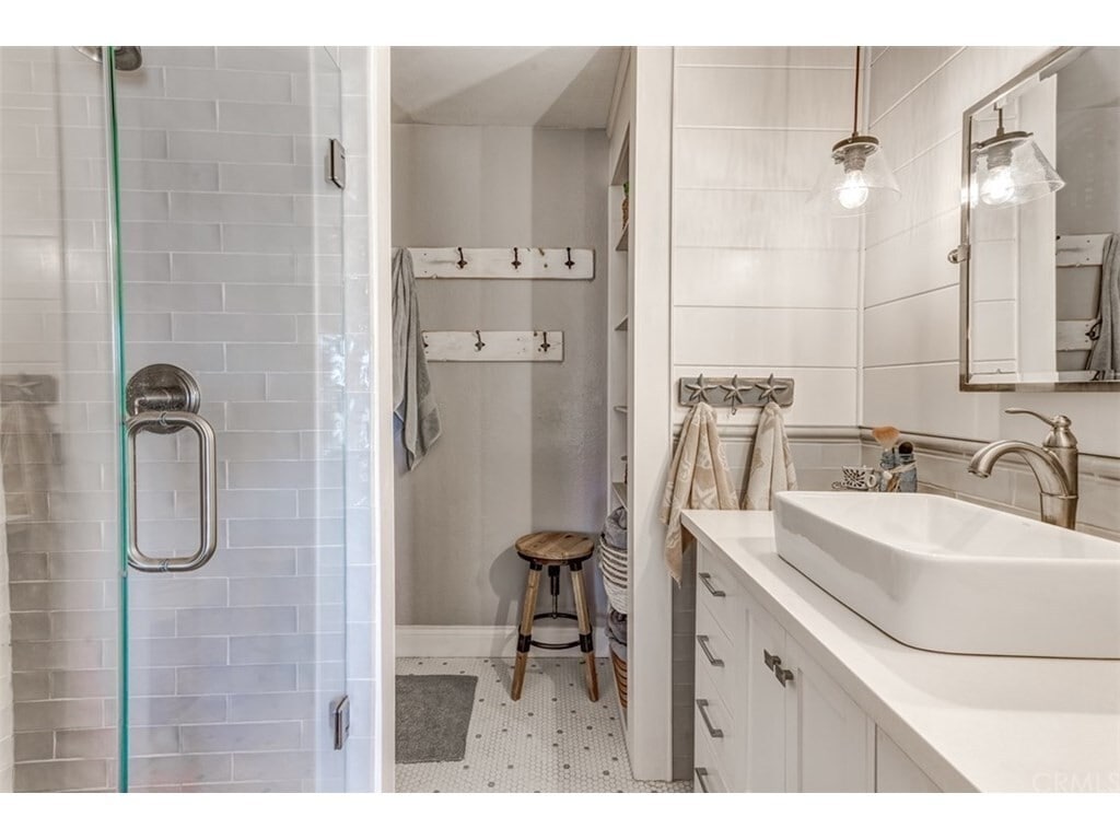 Master Bath - 24561 Harbor View Dr