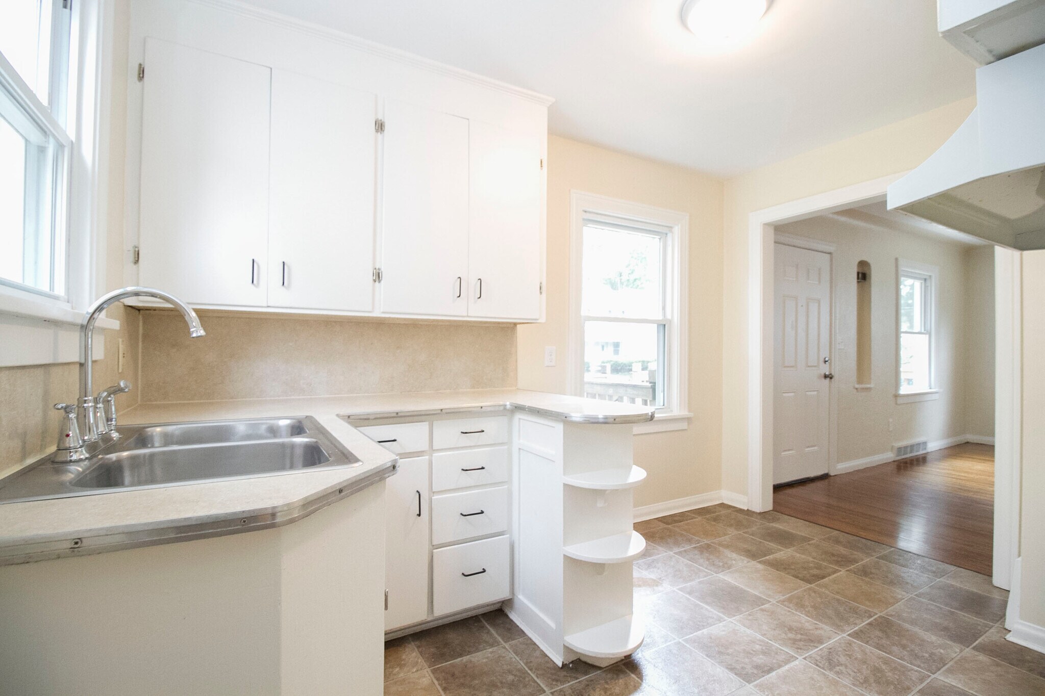 Building Photo - 2016 Balkan Pl