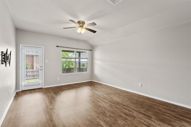 Building Photo - 116 Miles Dr