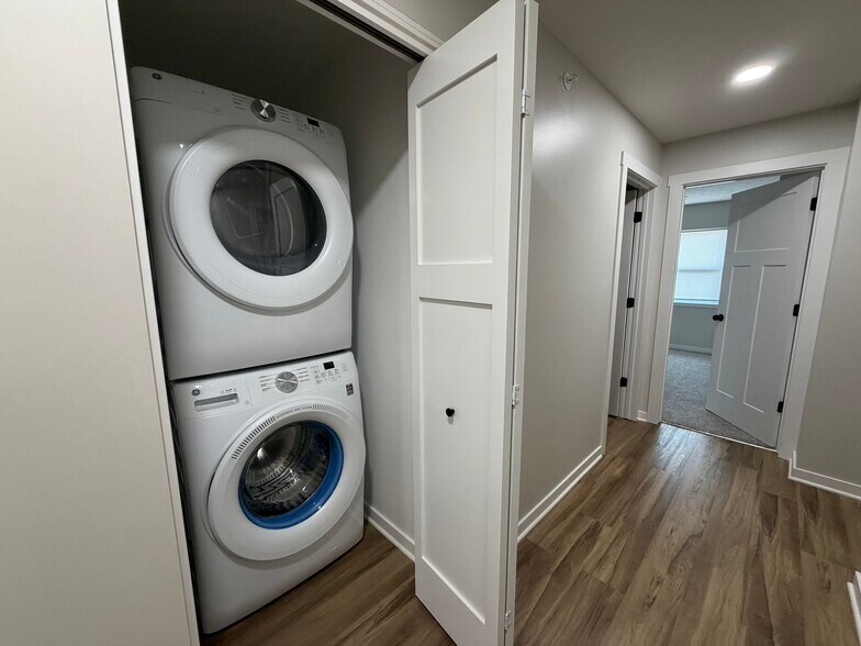 Washer/Dryer - 2009 Franklin St